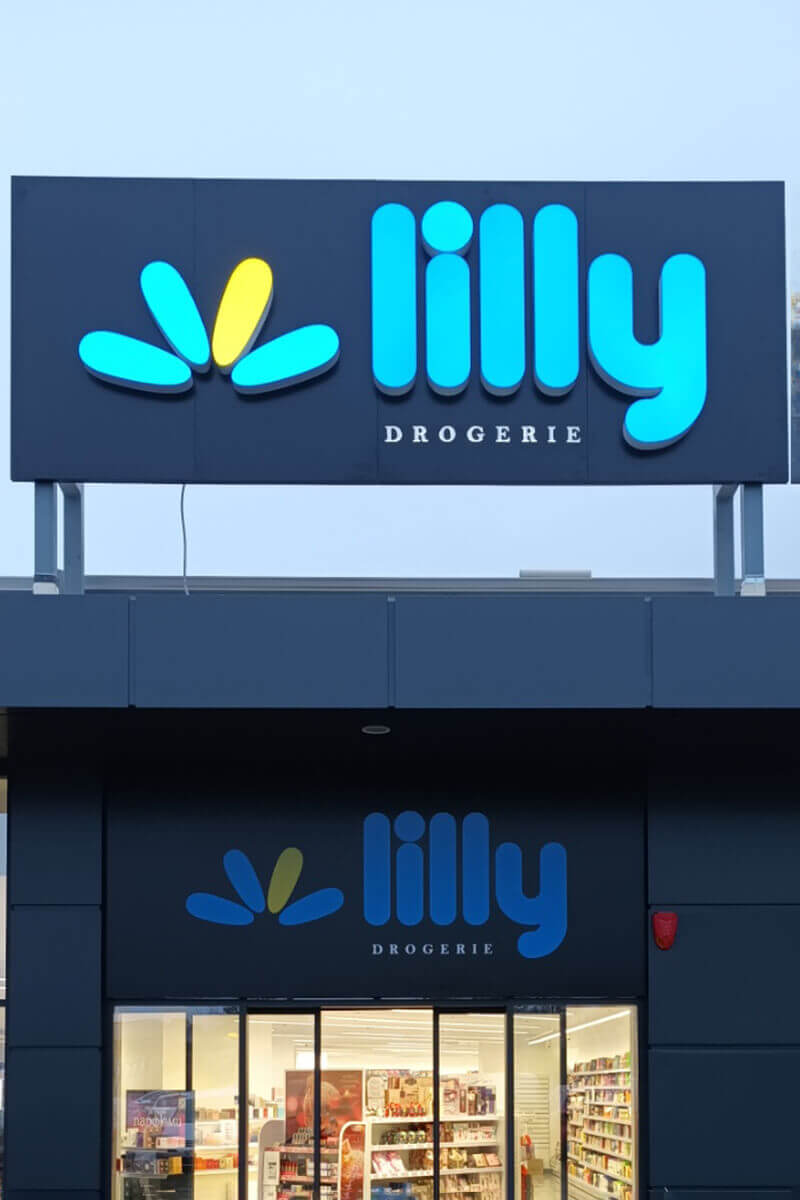 Външна реклама за Lilly с LED осветление